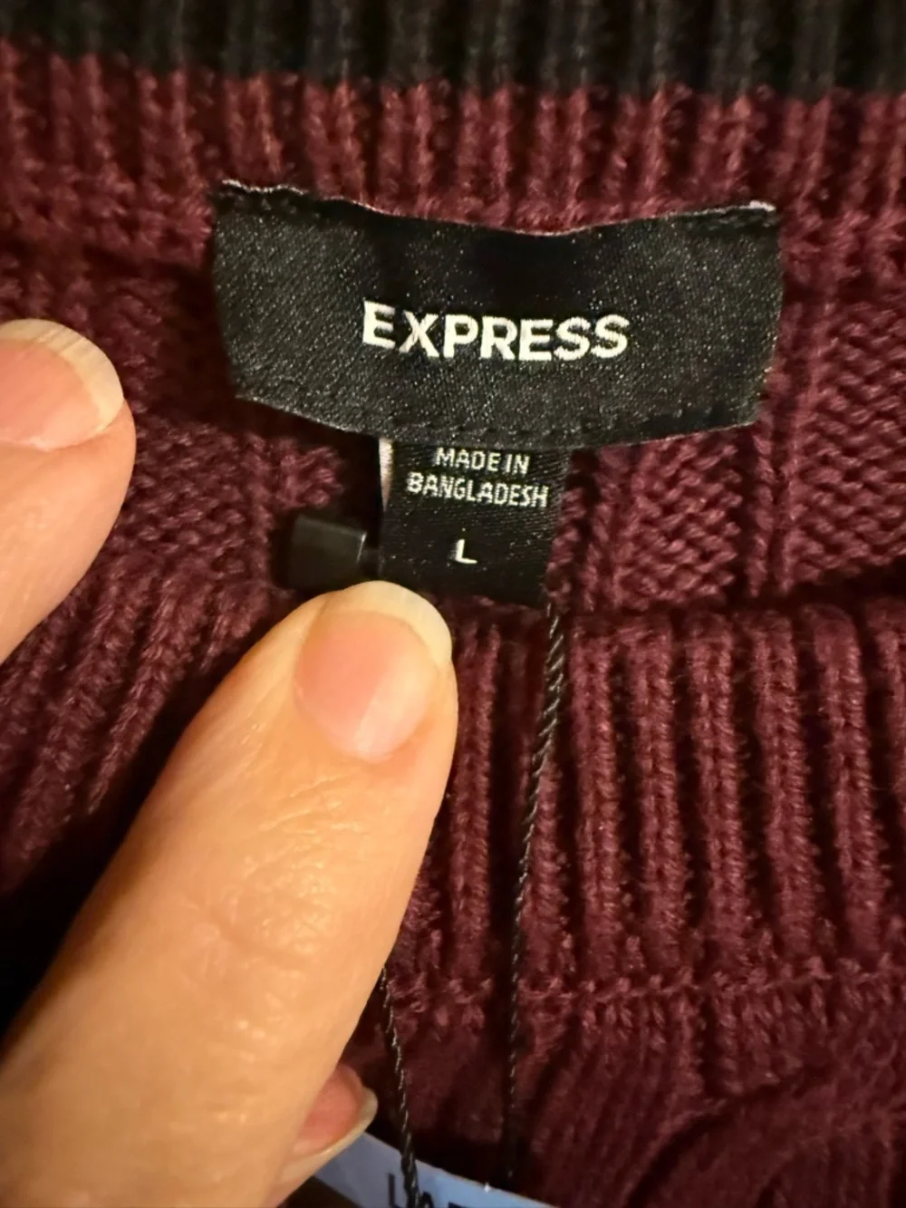 Express Men's Cable Knit Crew Neck Sweater in a burgundy wine color. Sz Lg